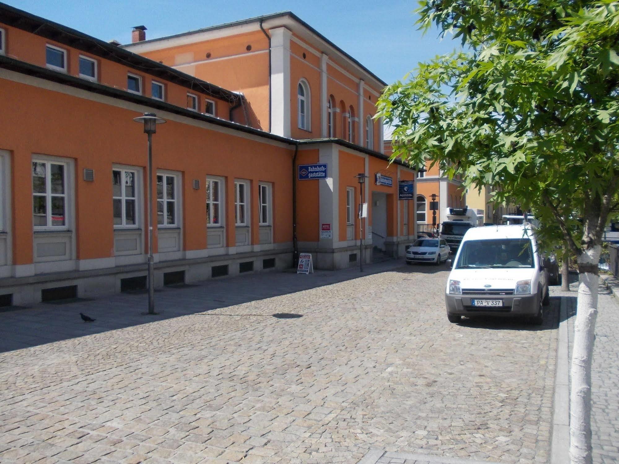 Hotel Im Bahnhof Passau Exterior foto
